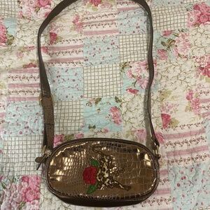 Crossbody purse